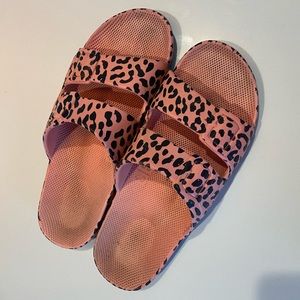 Freedom Moses Pink Leo Sandals